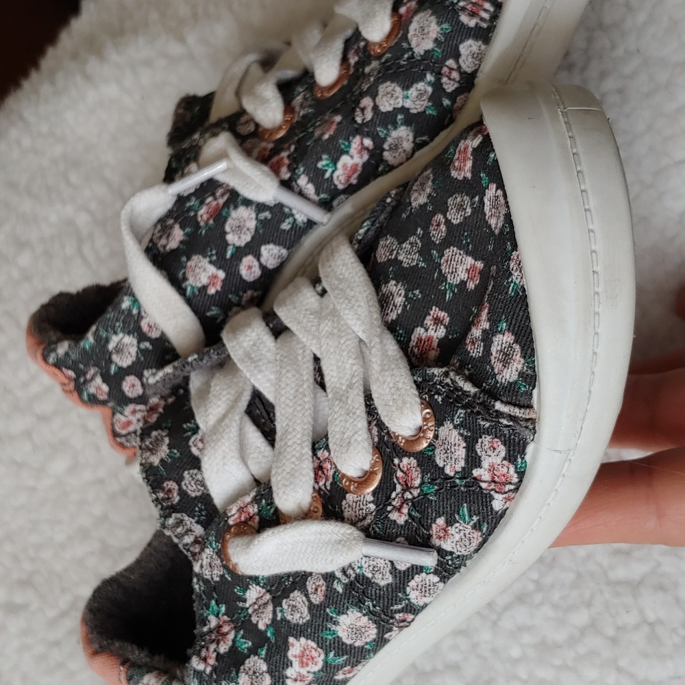 Girls Roxy shoes - Picture 2 of 6